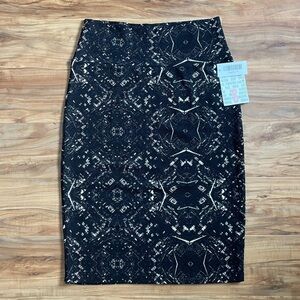 LuLaRoe S Cassie Black and White Midi Pencil Skirt Cocktail Office Neutral